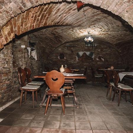 Hotel Marion Dumbraveni  Luaran gambar