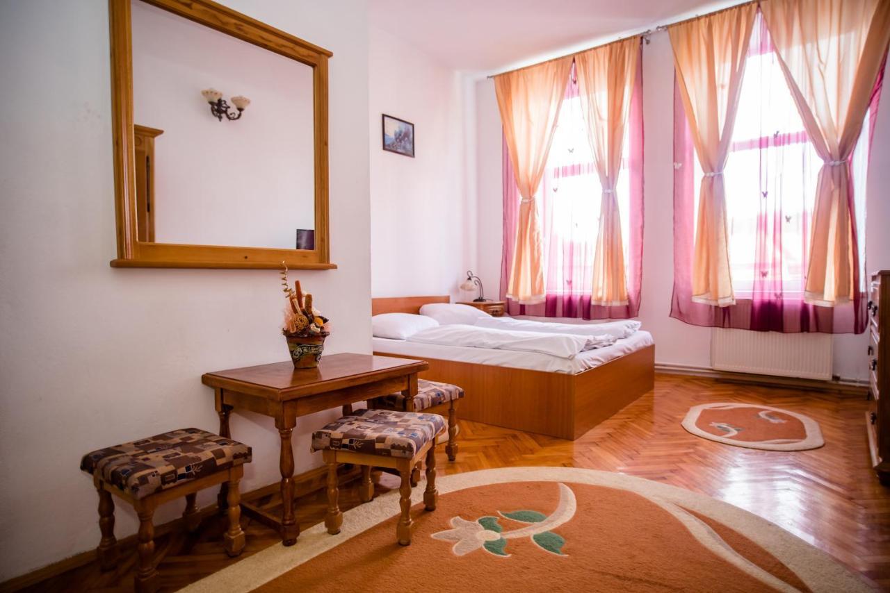 Hotel Marion Dumbraveni  Luaran gambar