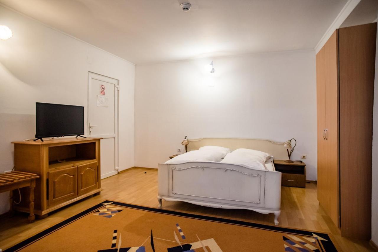 Hotel Marion Dumbraveni  Luaran gambar