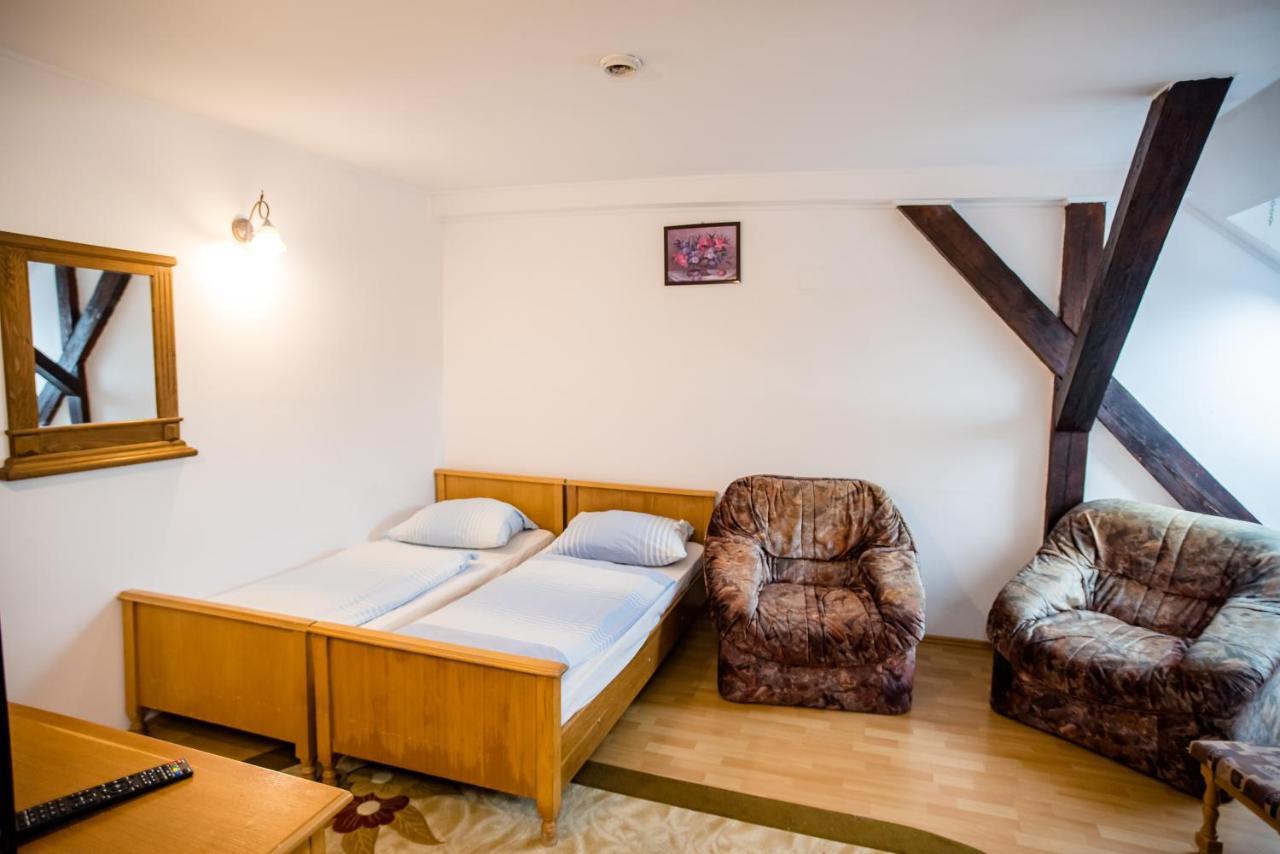 Hotel Marion Dumbraveni  Luaran gambar