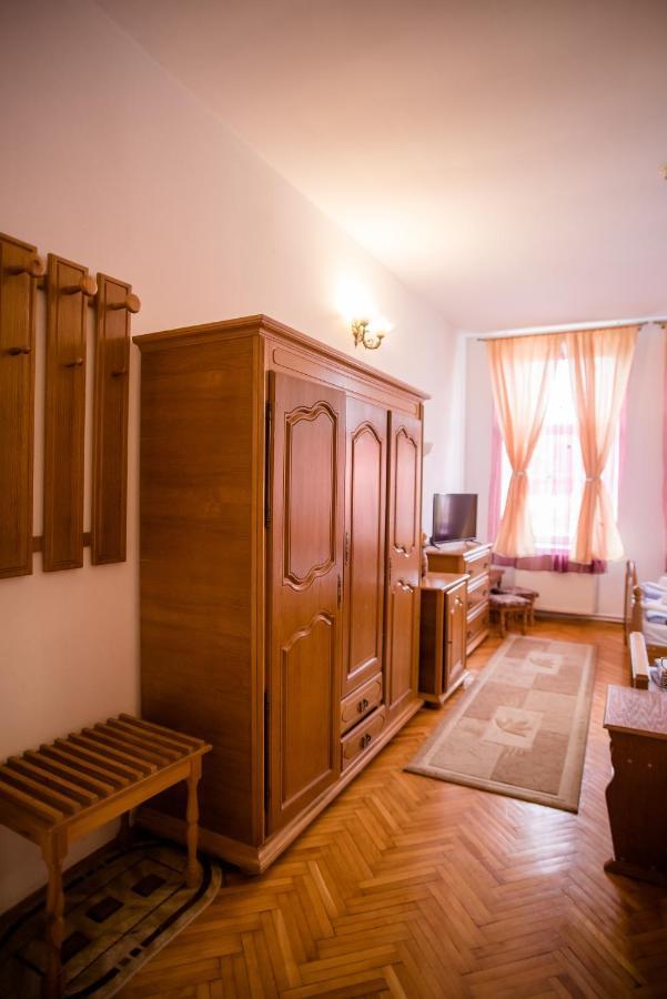 Hotel Marion Dumbraveni  Luaran gambar