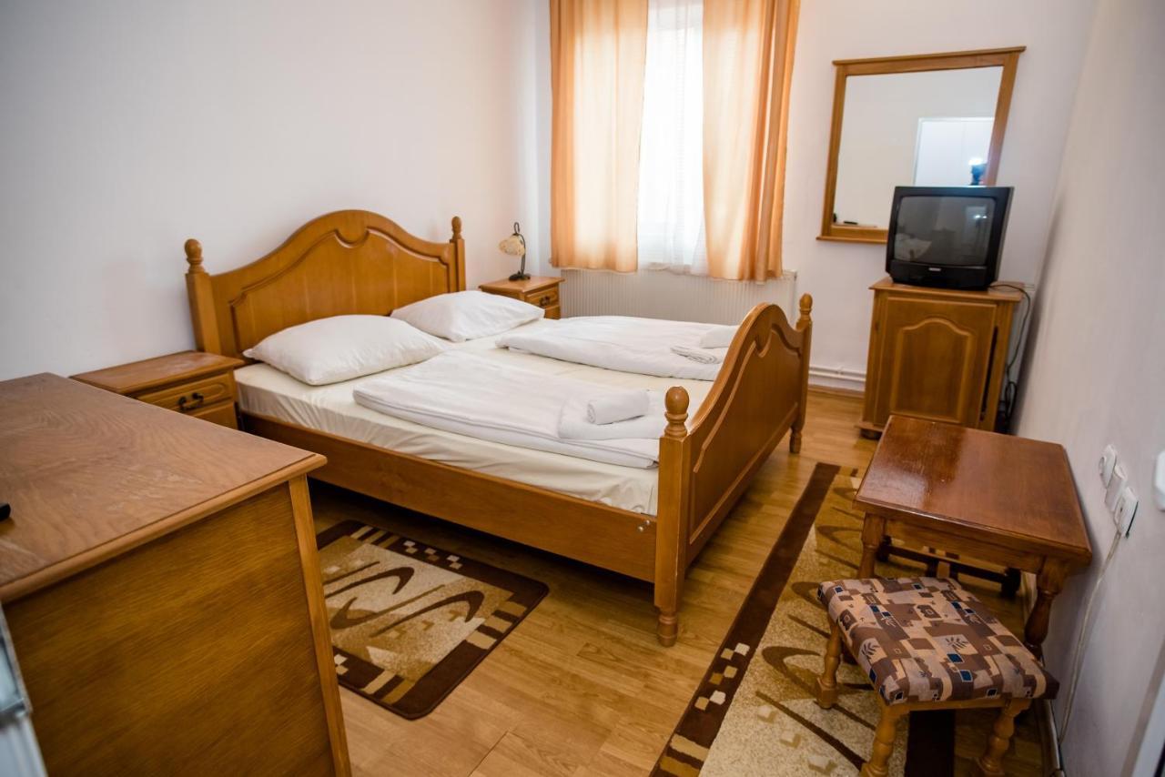 Hotel Marion Dumbraveni  Luaran gambar