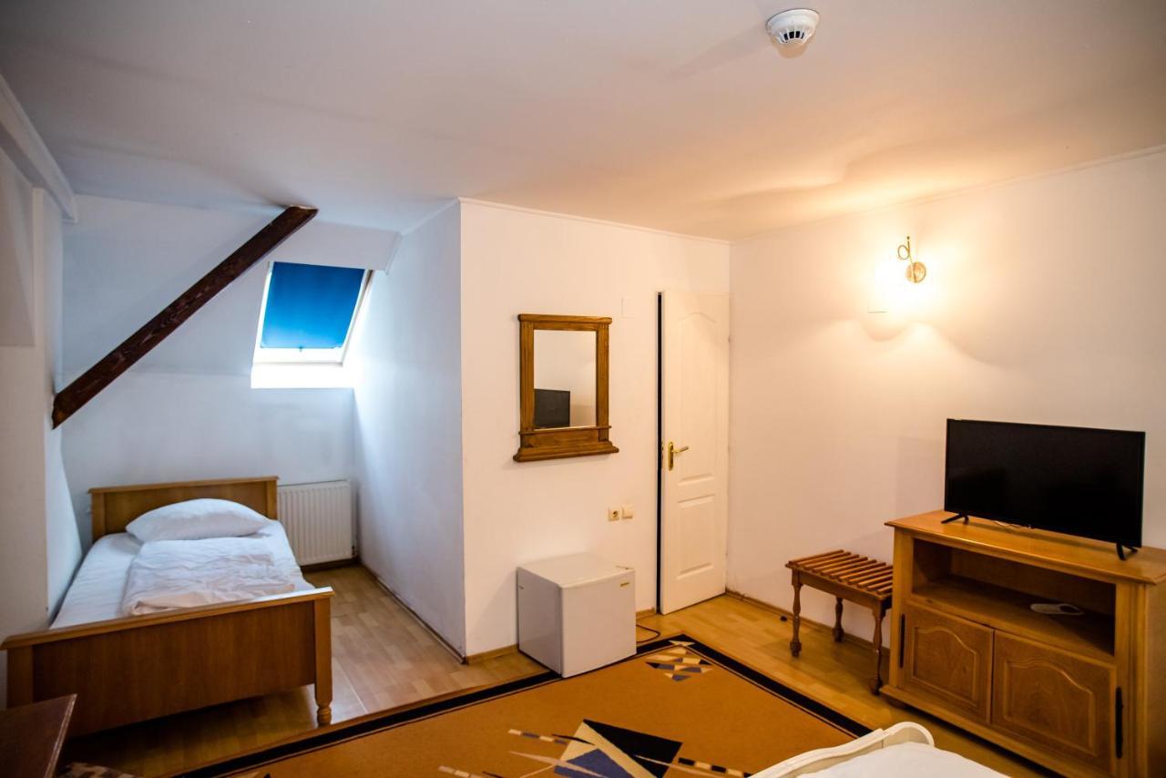 Hotel Marion Dumbraveni  Luaran gambar