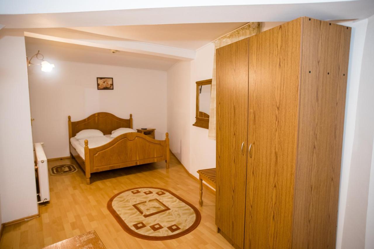 Hotel Marion Dumbraveni  Luaran gambar