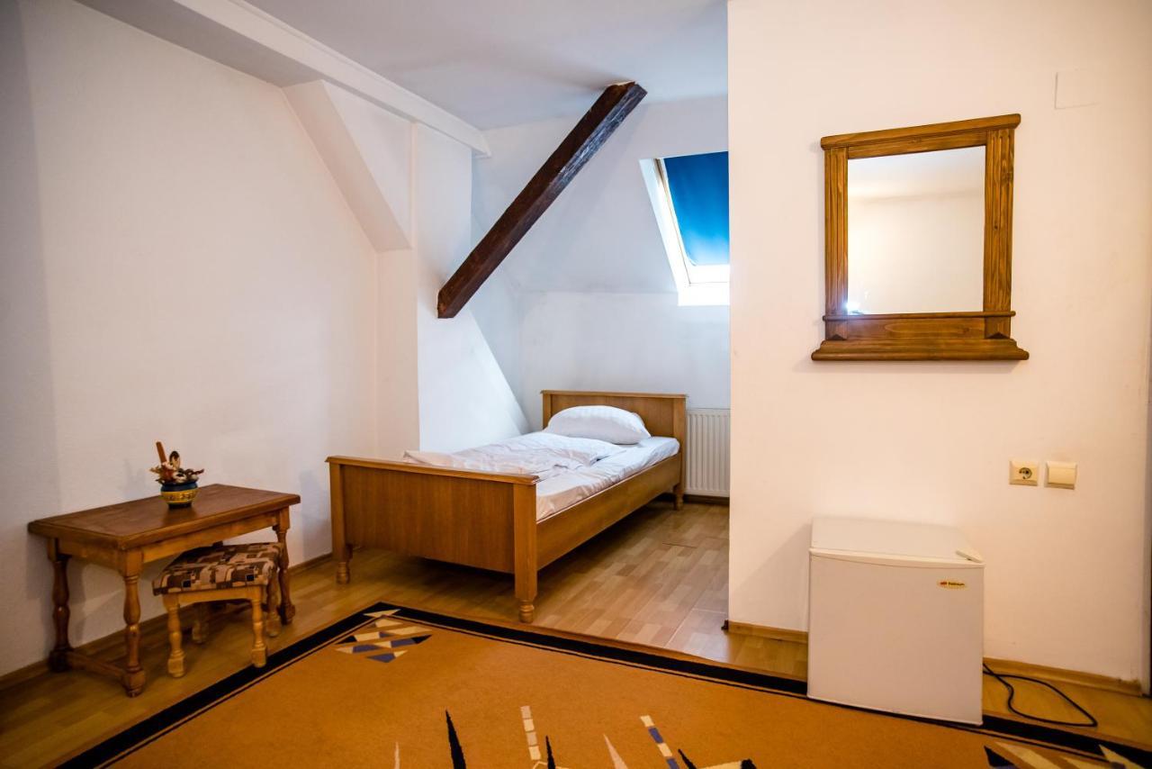 Hotel Marion Dumbraveni  Luaran gambar