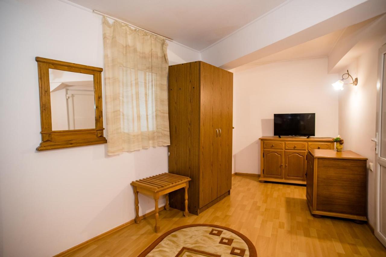 Hotel Marion Dumbraveni  Luaran gambar